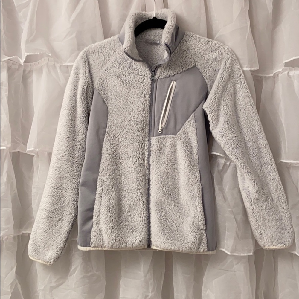 Adorable and cozy white Columbia fleece